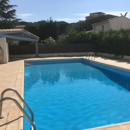 5 By Interhome * Sainte-Maxime